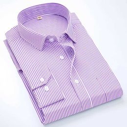 Heren DRAAD SHIRTS MENS Classic Long Sle vaste gestreepte Basic Drail Shirts Single Patch Pocket Formele Business Standard Fit Office Sociaal shirt D240507