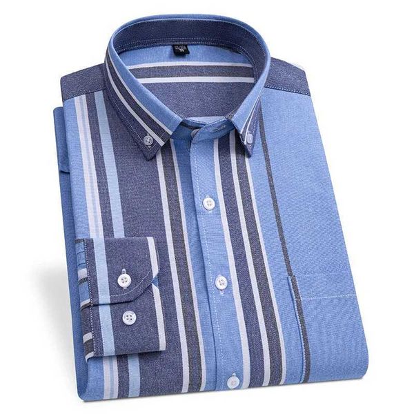 Chemises de robe masculine pour hommes Plaid décontracté Long Slve Shirt Oxford Single Patch Pocket Striped Fashion Business Smart Dress Shirt Men Top Clothing Y240514