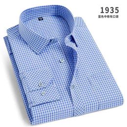 Heren -jurts Nieuwe lente en herfstplaidstrepen formeel heren shirt met lange lak werkkleding zakelijk casual ing slanke solide kleur d240507