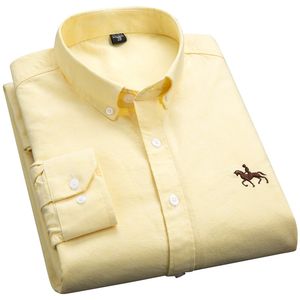 Chemises habillées pour hommes Qualité 100% coton Chemises Oxford Hommes Manches longues Brodé Cheval Casual Sans Poche Solide Jaune Social Coréen Chemise 5XL 230728