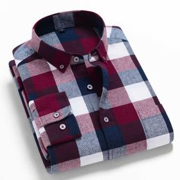 Chemise en flanelle brossée à manches longues pour hommes avec poche plaquée en coton confortable Casual Slim Fit Chemises à carreaux à carreaux 210628
