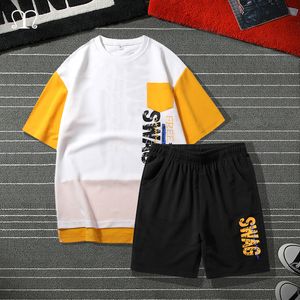 Survêtement de mode pour hommes Casual Marque Vêtements Sportsuit Hommes Shorts Set Sportswear Mâle Hip Hop À Manches Courtes Tee Shirt Shorts LJ201126