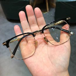 Retro -frames van het merk voor heren kunnen worden uitgerust met diploma bijziendheid bril