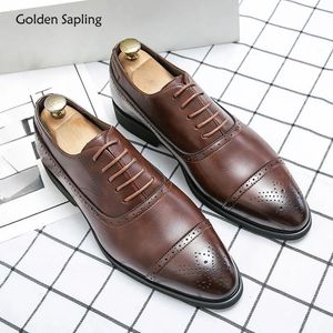 Chaussures formelles dorées pour hommes