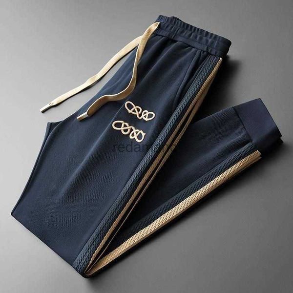 Pantalones de lápiz con cordones de otoño de diseñador de gama alta para hombres Hombres Mujeres Pantalones de punto de jacquard a rayas laterales Pantalones de chándal al aire libre 240308