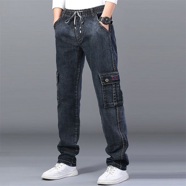 Jeans de cintura alta para hombres Pantalones rectos de gran tamaño Dinem Pantalón masculino Lado negro Multi bolsillo azul suelto banda elástica pantalones de carga 211108