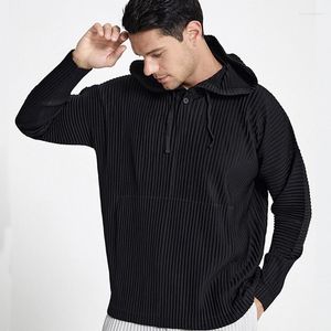 Mannen Hoodies Miyake Geplooide Klassieke Effen Kleur Truien Voor Mannen 2023 Herfst Lange Mouw Een Knop Losse Causale Trekkoord hooded Top