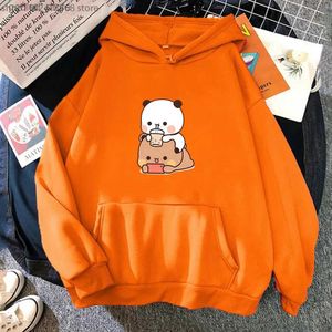 Sudaderas con capucha para hombre Bubu está mirando a Dudu mientras juega juegos Sudadera con capucha Lindo oso panda Sudaderas de dibujos animados Mujeres Impresión divertida Jersey Bolsillo Kawaii Q231110