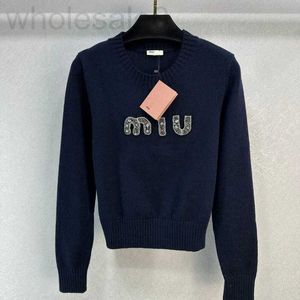 Sweats à capuche pour hommes Sweatshirts Designer Début du printemps Nouveau Miu Nanyou Gaoding Style simple et neutre Lettre décontractée paresseuse incrustée de diamants Slim Fit Pull à col rond N89Z