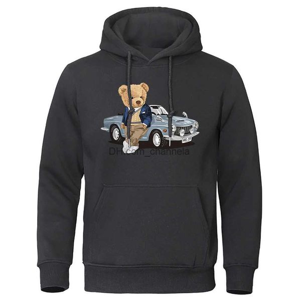 Sudaderas con capucha para hombre Sudaderas Caballero Oso de peluche en un coche deportivo vintage Sudaderas con capucha para hombre Hip Hop Street Jersey O-cuello Moda Sudadera con capucha Dibujos animados Sudadera suelta T240217