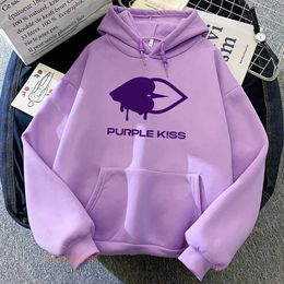 Sweats à capuche masculine Sweatshirts Purple Sweats à capuche Kpop Girls Band Graphic Printing SweetShirts Spring Long Slve Hooded Pullovers Sudederas Femmes / hommes Vêtements Y240510