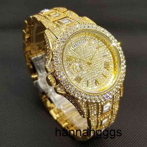 Iced out -outhorloges luxe gouden diamantheren horloge hiphop waterdicht 30m dag date klok polshorloges klassieke ontwerper d130