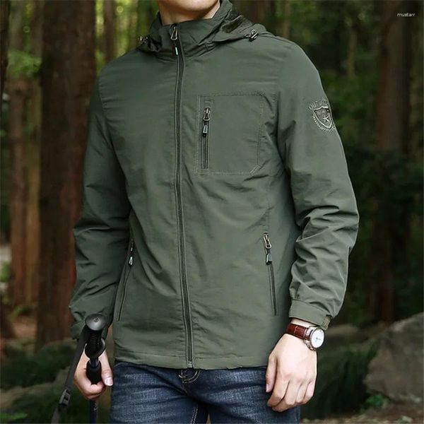 Chaquetas para hombres 2023 Hombres al aire libre Abrigo impermeable Moda Casual Militar Camping Masculino Ropa exterior Verde Cortavientos Tamaño grande 5XL