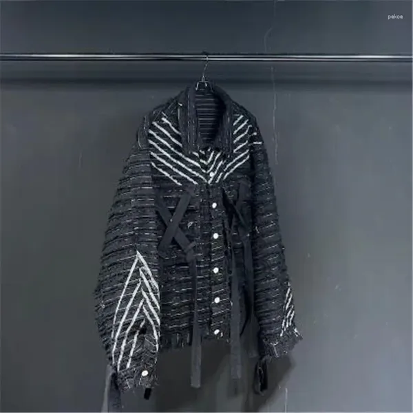 Chaquetas para hombres 2024 Diseño original Otoño/Invierno Chaqueta de mendigo de mezclilla negra Serpentinas de bolsillo tridimensionales lavadas para hacer viejas