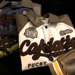 Jackets para hombres American Retro Street Style Diseño personalizado con bordado de piel y chaqueta de cuero cosida suelta e informal de béisbol Q240523