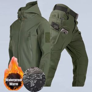 Men's Waterproof Fleece 2-Piece Tracksuit for Outdoor Activities in Autumn and Winter