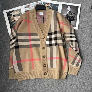 Diseñador de chaquetas para hombres FF Classic Plaid versátil de lujo Cardigan perezoso suéter casual y ropa de abrigo para mujeres Barco gratis N7SM