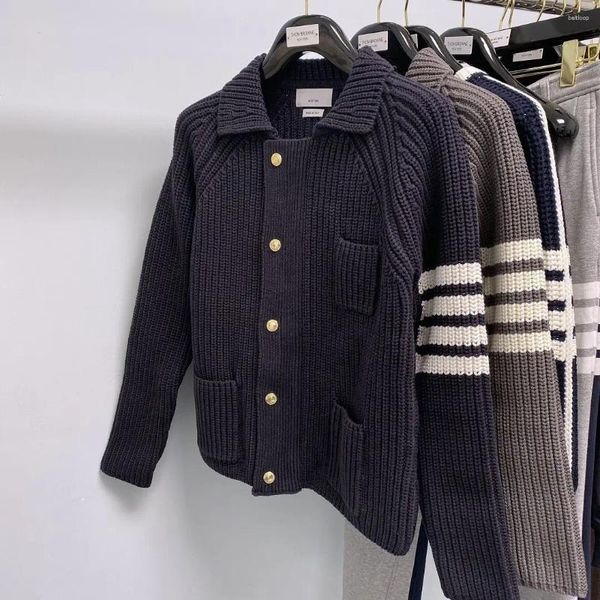 Chaquetas para hombres Solapa Hombres Pesado Pu Guapo Cárdigan de punto a rayas Otoño Invierno Temperamental Minoría Suéter de manga larga Abrigo de alto grado