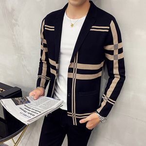 Vestes pour hommes Hommes tricoté pull veste hommes mode haute qualité marque mince rayé à manches longues costume col Cardigan laine veste manteau LL220826