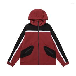 Chaquetas para hombres Hombres Streetwear Chaqueta con capucha Cortavientos Retro Patchwork Rojo Gris 2023 Harajuku Casual Track Coat Zip Up Unisex Y2K