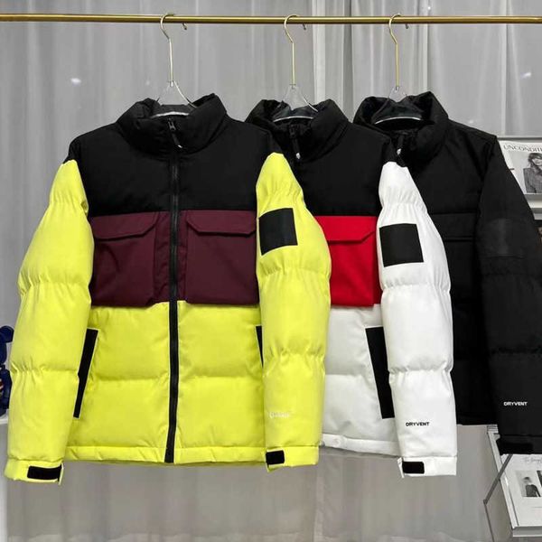 Vestes pour hommes Veste pour hommes femmes vers le bas à capuche Parka chaude vestes bouffantes noires vêtements d'extérieur broderie et couleurs assorties vestes de couple épaissies haut de gamme