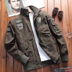 Vestes pour hommes Style militaire Printemps et automne Bomber Jacket Loose Washed Outerwear Male Stand Collar Personality Badge Zipper Coat Tops