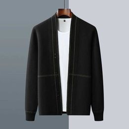 Chaquetas para hombres nuevos cardigan de lana para hombres de moda y cómodo color sólido y cálido chaqueta de negocios de alta calidad