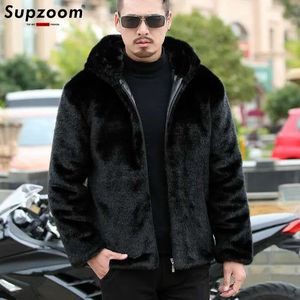 Vestes pour hommes Supzoom 2022 Nouvelle arrivée Top Mode Hiver Chaud Coulant Or Mink Imitation Mouton Cisaillé Fourrure Fermeture À Glissière Solide Veste À Capuche 231011