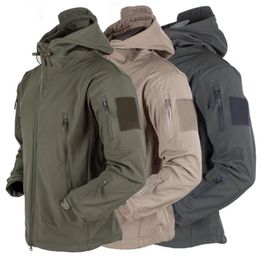 Herenjassen Tactische jas Heren Militair Combat Softshell Legerjassen Techwear Winddicht Waterdicht Ademend Fleece Thermische jassen met capuchon 220831