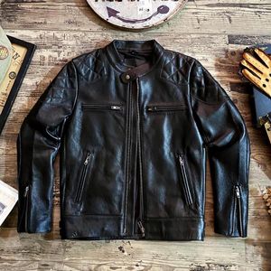 Chaquetas de hombre Sastre Brando ¡Superbeneficio! Chaqueta de motociclista con cuello alto de cuero de vaca con capa principal, moda corta para hombre