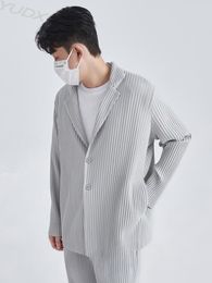 Mannen Jassen Yudx Miyake Japanse Geplooide Jasje Revers Premium Gevoel Enkele Breasted Losse Casual Herenkleding Voor Mannen