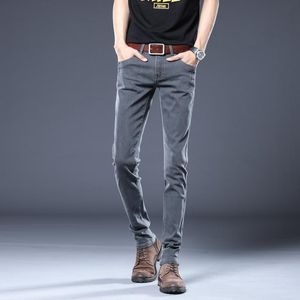 Jeans masculin 2022 hommes moyens de taille droite légère élastique pleine longueur pantalon slim fit pantalon crayon masculin.