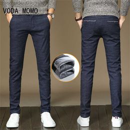 Jeans da uomo 2022 New Autunno Inverno Jeans elasticizzati da uomo Business Casual Pantaloni stile classico Pantaloni di jeans dritti grigi neri Marca maschile L230724