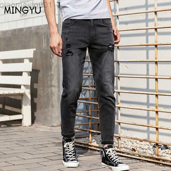 Jeans para hombres 2022 Primavera Otoño Nuevos Jeans casuales Hombres Pies delgados Versión coreana Tendencia Agujero elástico Moda Negro Streetwear Jeans para hombres 28-36 L230724