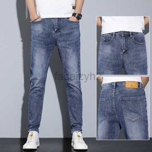 Jeans masculins 2022 printemps / été nouvelle édition coréenne jeans masculine élastique slim fit petit pantalon de pieds masculin jean jeunesse jeans pantalon plus taille pantalon