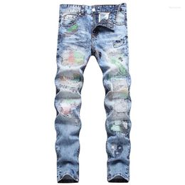 Jeans para hombres 2023 Otoño con bordado colorido Hilo scraggly Agujero roto Pies pequeños personalizados Pantalones de cintura media