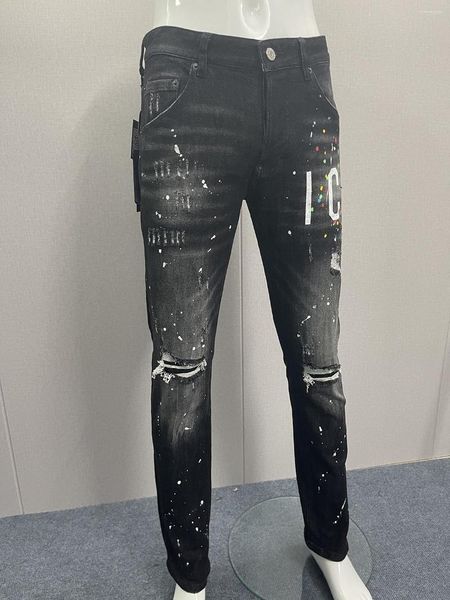 Jeans pour hommes 2023 Pantalon en denim pour hommes lavé bleu foncé patché avec des trous peinture légèrement élastique pieds usés