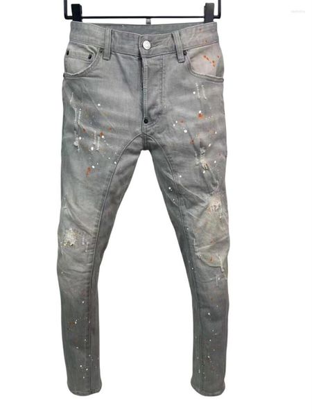 Jeans para hombres 2023 Marca de moda Hombres lavados desgaste agujeros y pintura retro motocicleta A606