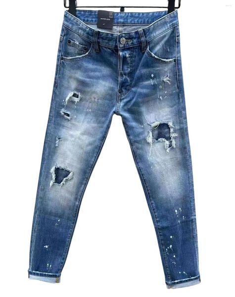 Jeans para hombres 2023 Marca de moda Hombres lavados desgaste agujeros y pintura retro motocicleta C006