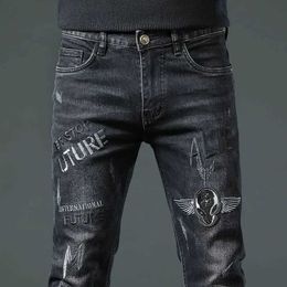 Jeans pour hommes 2023 printemps et automne nouvelle tendance de la mode élastique noir petit pied pantalon décontracté mince confortable jean de haute qualité 27-36 J231116