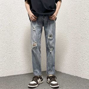 Jeans pour hommes 2023 SpringSummer Loose Jeans Hommes Straight Vintage Broken Jeans Street Boys Hiphop Slim Fit Cropped Pants Light Blue Z0225