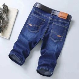 Jeans masculin 2024 Arrivances hommes courts denim mince du genou pantalon d'été cool décontracté pantalon quotidien élastique pantalon de haute qualité