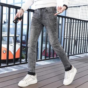 Jeans masculins 2024 Full Corps Rhingestone Design Fashion Light Luxury haut de gamme Elastic Slim Fit Skinny Gray pantalon