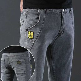 Jeans para hombres 2024 Nuevo hombre Spring/Summer Coreano Coreano Edición Hombres elásticos Juveniles ultra delgados Pantalones de diseño de jeans ajustados Q240525