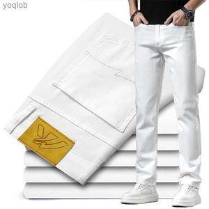 Jeans masculins 2024 Nouveau été pour hommes minces jeans blancs classiques élastiques pantalons denim droit affaires coton coton trauss mass Brandl2404