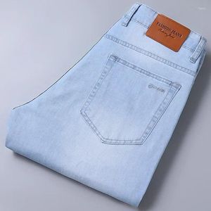 Jeans masculins 2024 printemps d'été mince de style classique stretch stretch stretch régulier en denim pantalon masculin masculin lavé bleu clair
