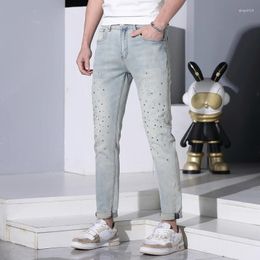 Jeans masculins 2024 Summer Fashion Fashion Rhinaistone Design Stret Slim Fit Skinny Marque décontractée pantalon bleu clair