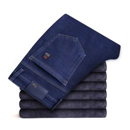 Jeans para hombres 2024 Winter Fleece Warm Classic Stye Business Invidente en espesor de Fit Regular Denim Pantaleros Black Blue Brand 231012