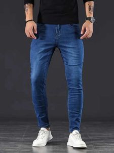 Jeans masculin jeans 4 couleurs jeans slim ajustement élastique élastique de luxe léger occasionnel sexy et à la mode avec de haute qualité Q240509