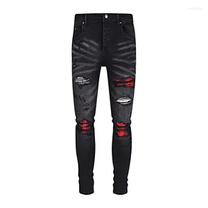 Jeans pour hommes AM Fashion Marque Streetwear Noir Plissé Rouge Patch Slim Fit Pour Hommes Coréen Broderie Denim Crayon Pantalon